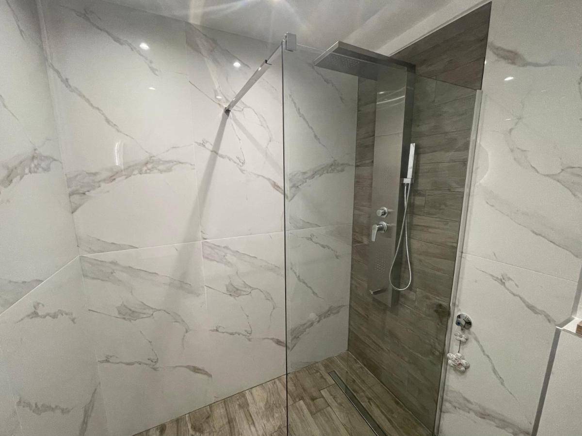 Lovely And Sunny Apartament 300M From Beach!! Peraía Zewnętrze zdjęcie