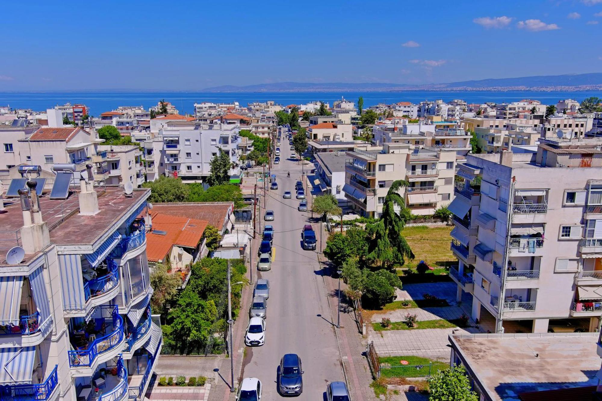 Lovely And Sunny Apartament 300M From Beach!! Peraía Zewnętrze zdjęcie