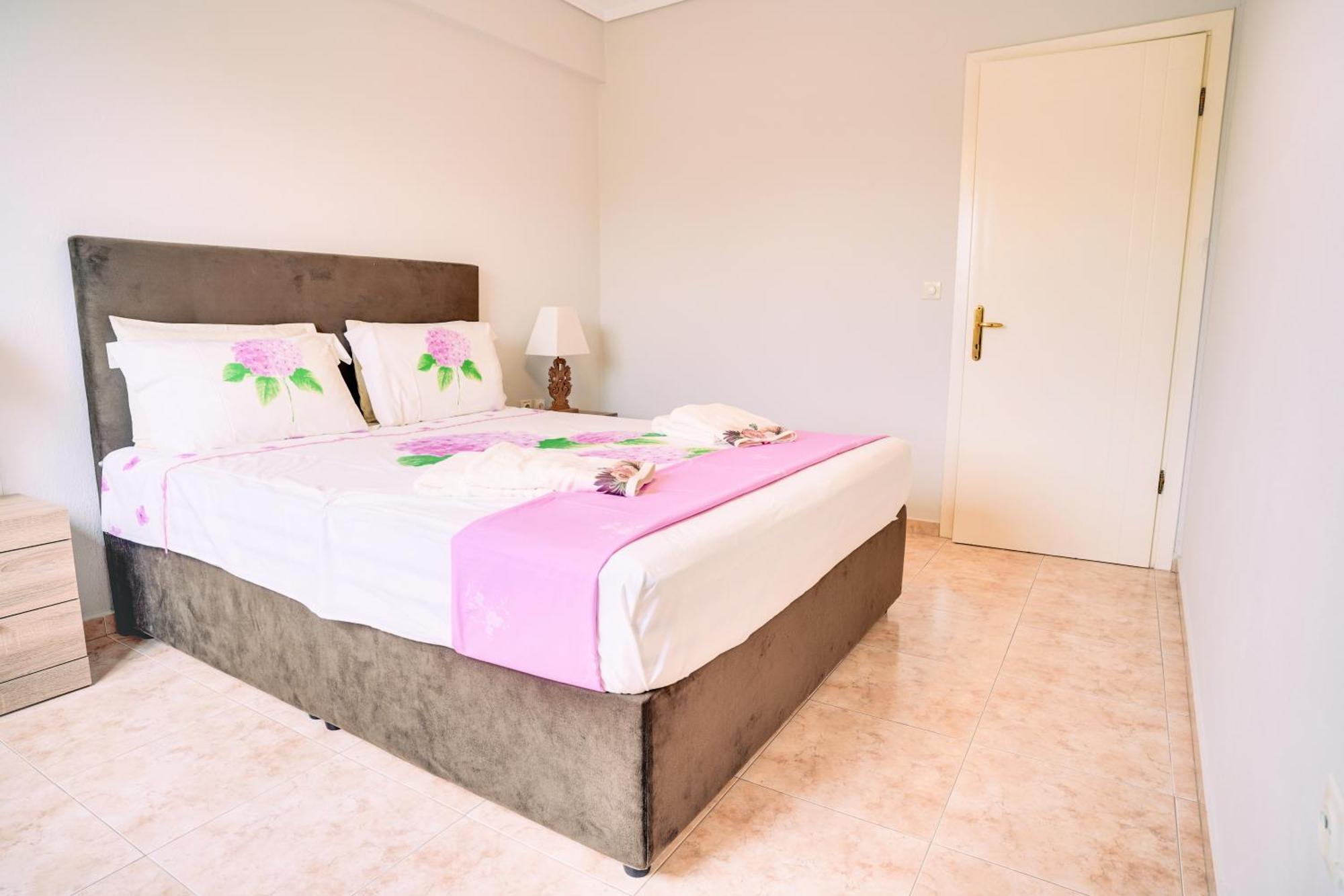 Lovely And Sunny Apartament 300M From Beach!! Peraía Zewnętrze zdjęcie