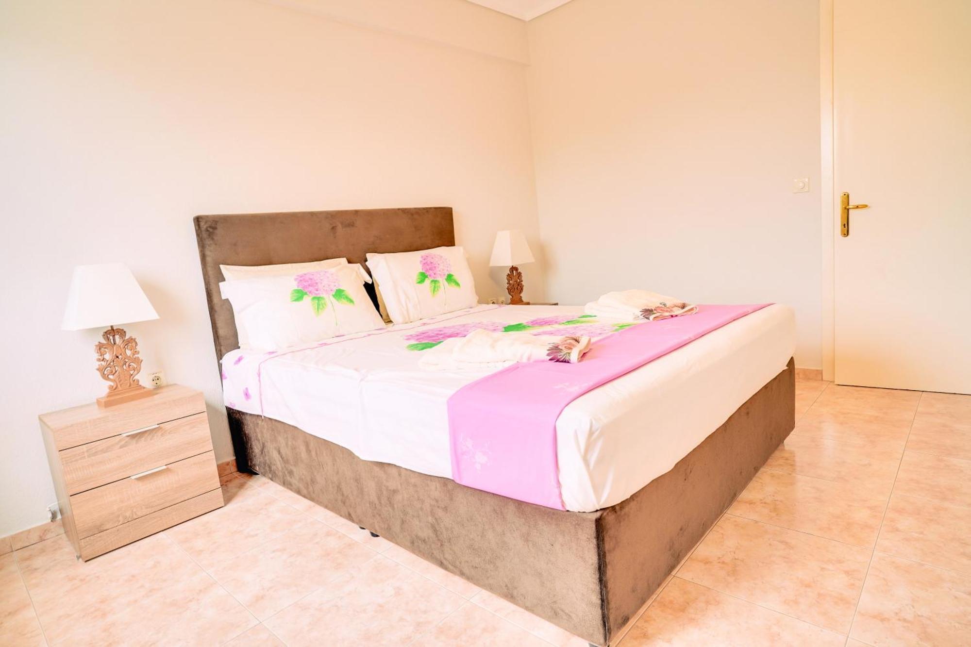Lovely And Sunny Apartament 300M From Beach!! Peraía Zewnętrze zdjęcie