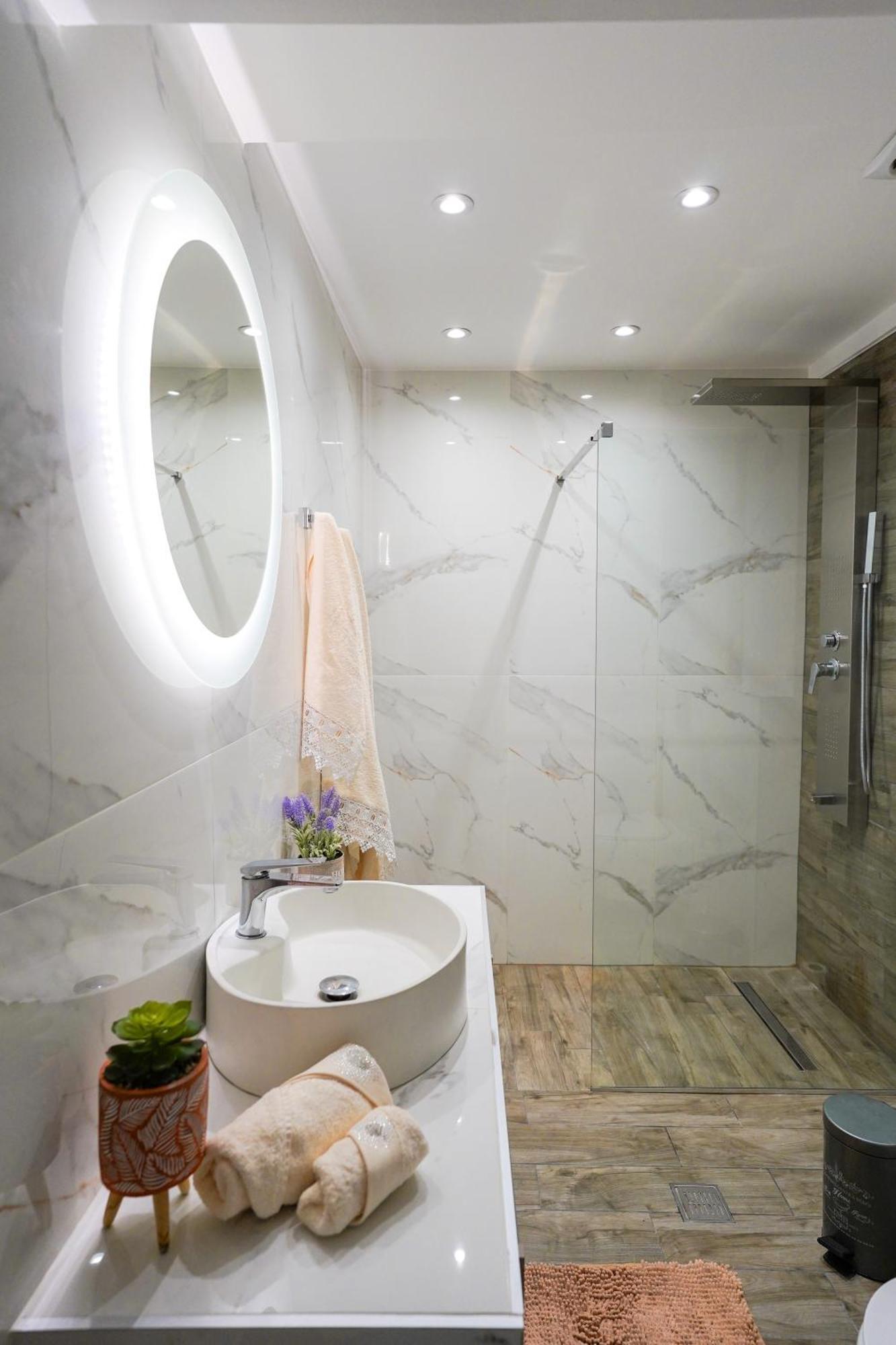 Lovely And Sunny Apartament 300M From Beach!! Peraía Zewnętrze zdjęcie