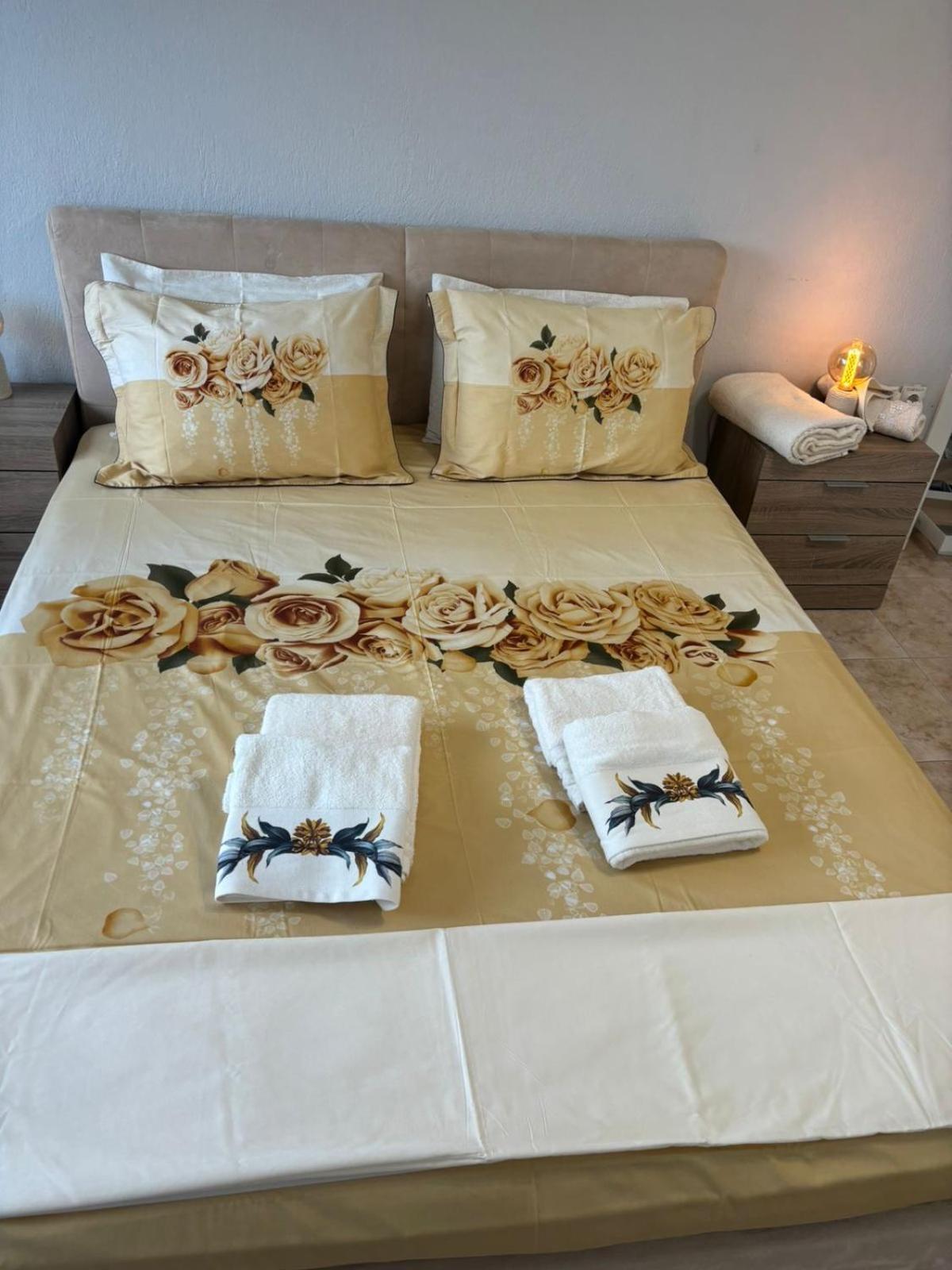 Lovely And Sunny Apartament 300M From Beach!! Peraía Zewnętrze zdjęcie